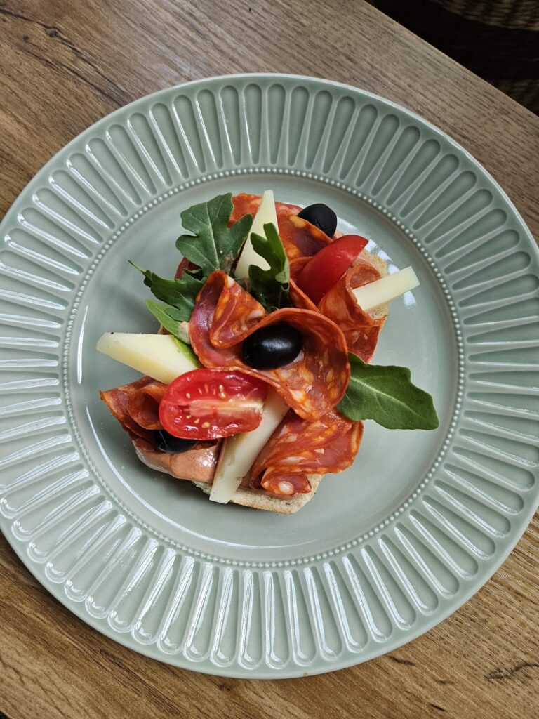 6928f476-8955-4b56-a129-90ac72687d9e